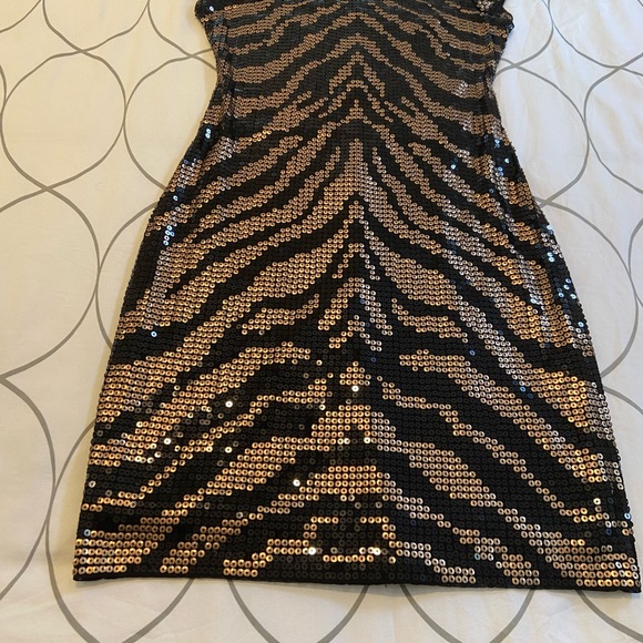 XS Express Sequins Dress with Black & Copper Zebra Pattern - Picture 5 of 10
